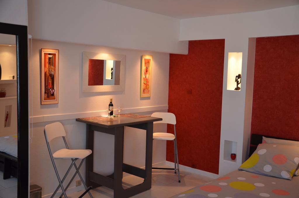 Bed and Breakfast Jardin De Marceau Blasimon Zimmer foto
