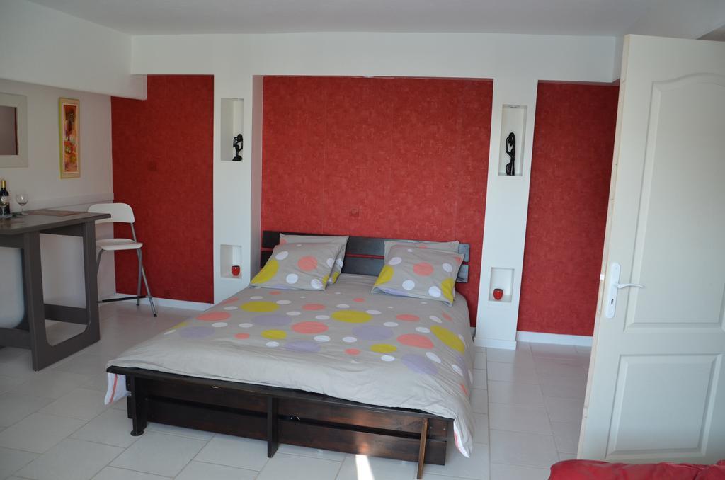 Bed and Breakfast Jardin De Marceau Blasimon Zimmer foto