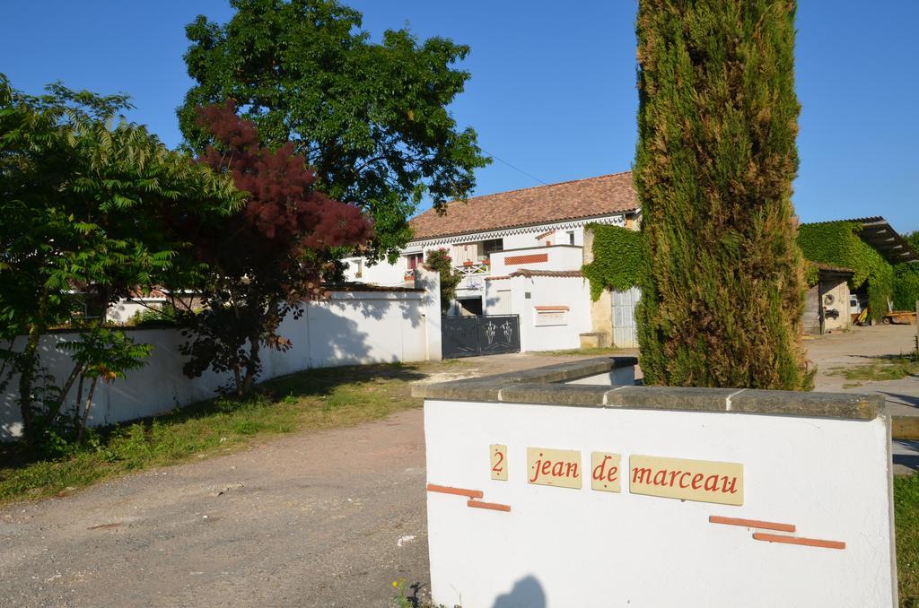 Bed and Breakfast Jardin De Marceau Blasimon Exterior foto